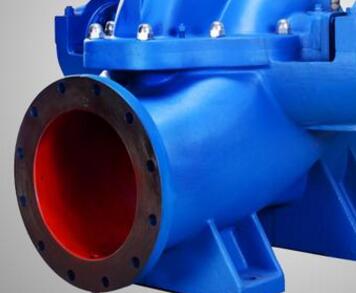 　　雙吸泵裝配填料步驟  　　1、 第一步：先把機封壓蓋的螺栓擰下來卸掉，取出兩端的機封壓蓋。  　　2、 第二步：卸掉泵蓋中開面上的全部螺母，用電葫蘆吊起泵蓋。  　　3、 第三步：再用電葫蘆將整個轉子部件吊起，平穩放在墊子上。  　　4、 第四步：拆掉軸承體，卸下軸承壓蓋及軸承。(兩端同)  　　5、 第五步：最后拆下機械密封，再根據裝機封壓蓋止口尺寸加工填料壓蓋的配合尺寸。  　　6、 第六步：再裝上兩端的軸承及鎖緊螺母和軸承體。  　　7、 第七步：再將轉子部件吊起放入泵體，保持與原來(拆卸時)的位置一樣。  　　8、 第八步：吊起泵蓋改好，擰緊螺母。  　　9、 第九步：裝填料，將填料裝入原來安裝機封的位置，前面兩根填料再放填料環，后面再放3根填料用填料壓蓋壓緊并用螺母鎖緊即可。裝配完畢